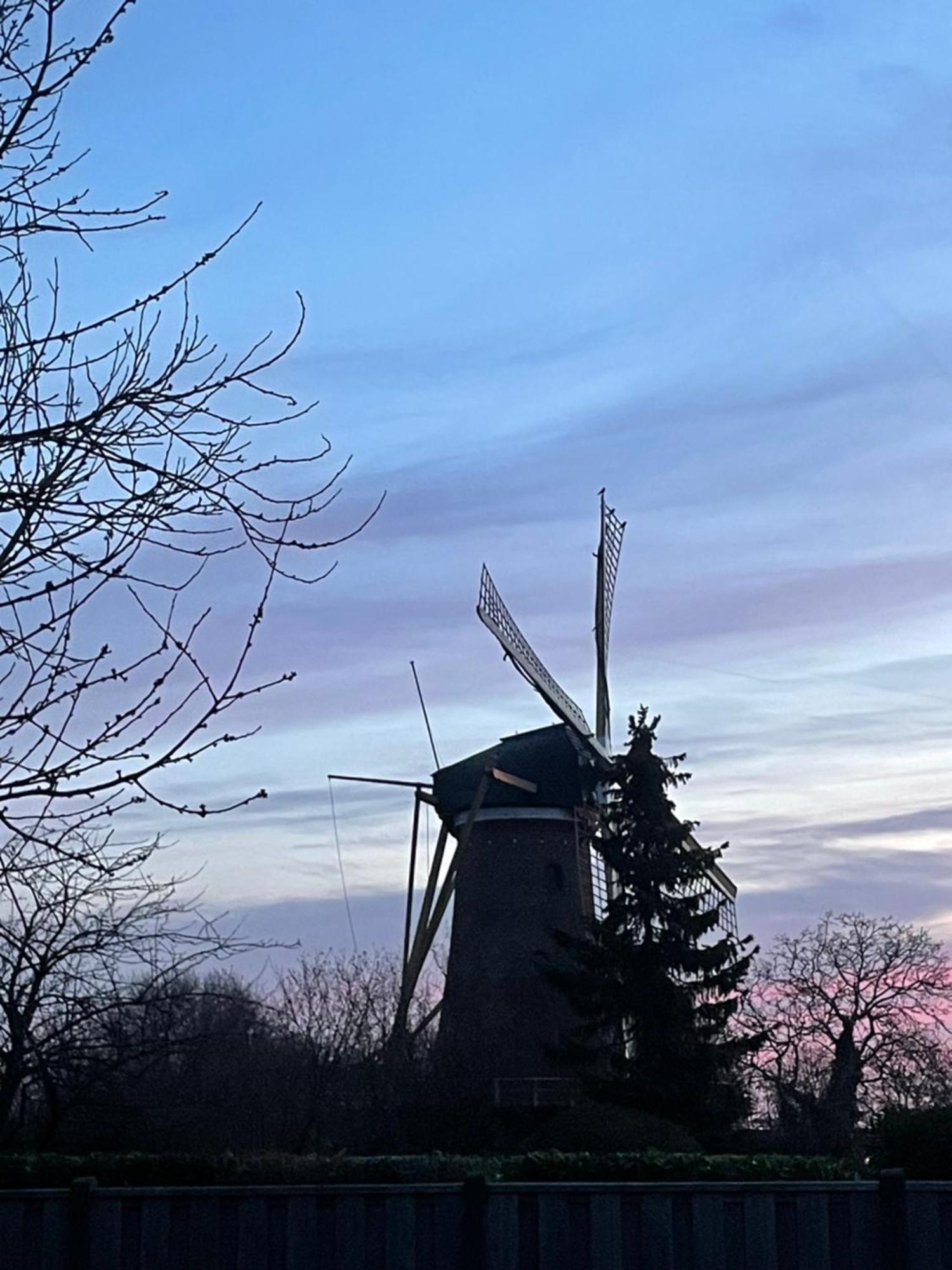 Gastenverblijf Bij De Buuren Dirksland Екстер'єр фото